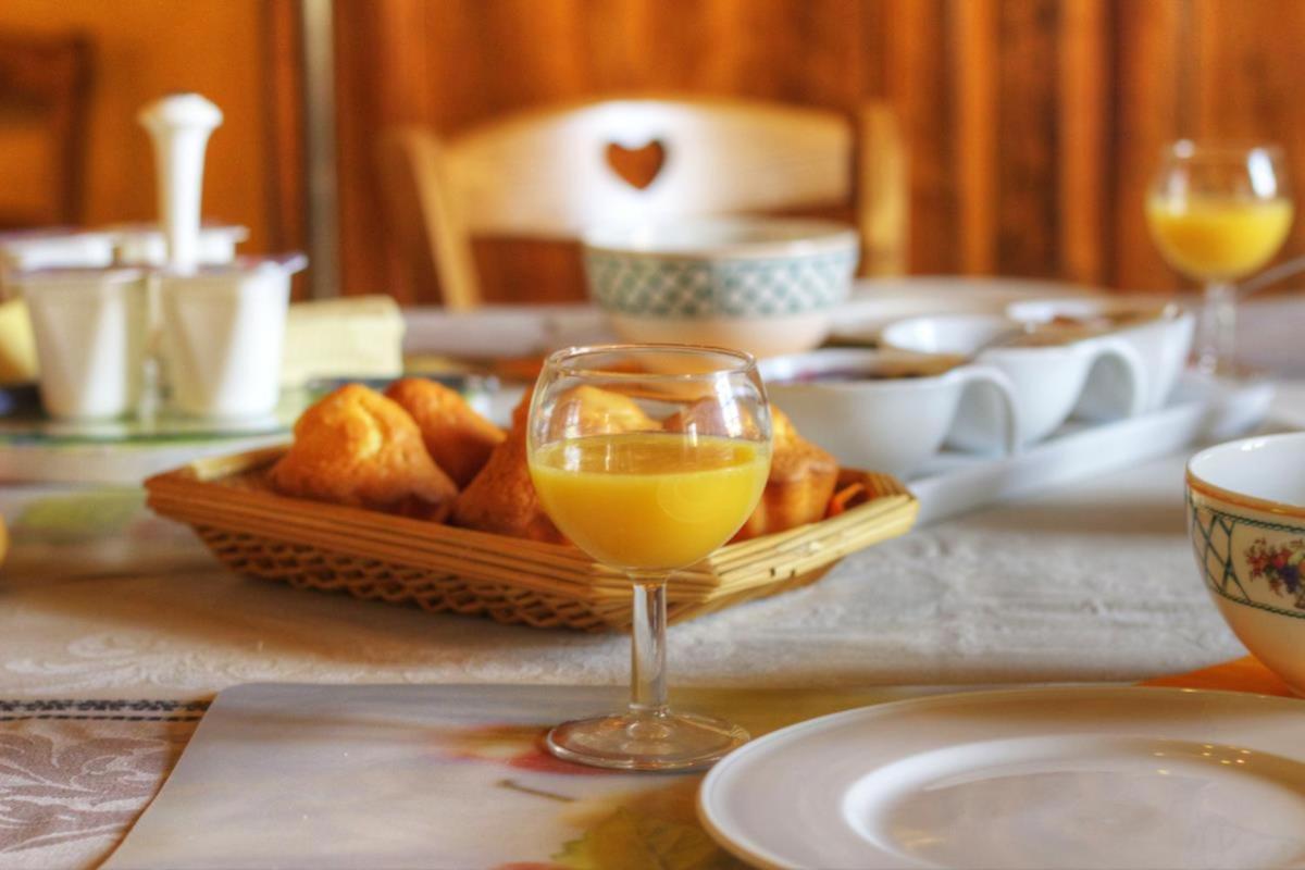 Bed and Breakfast Ferme Du Pigeonnier Montceau-et-Echarnant Exterior foto