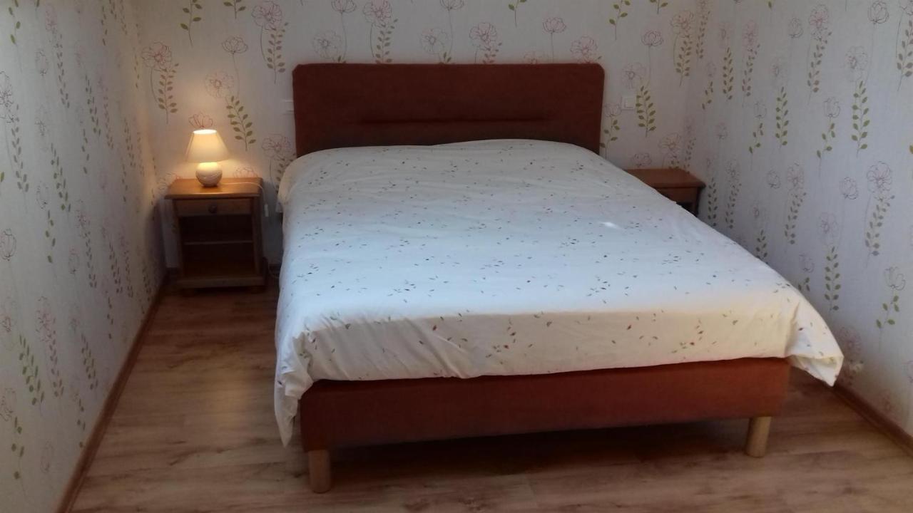 Bed and Breakfast Ferme Du Pigeonnier Montceau-et-Echarnant Exterior foto