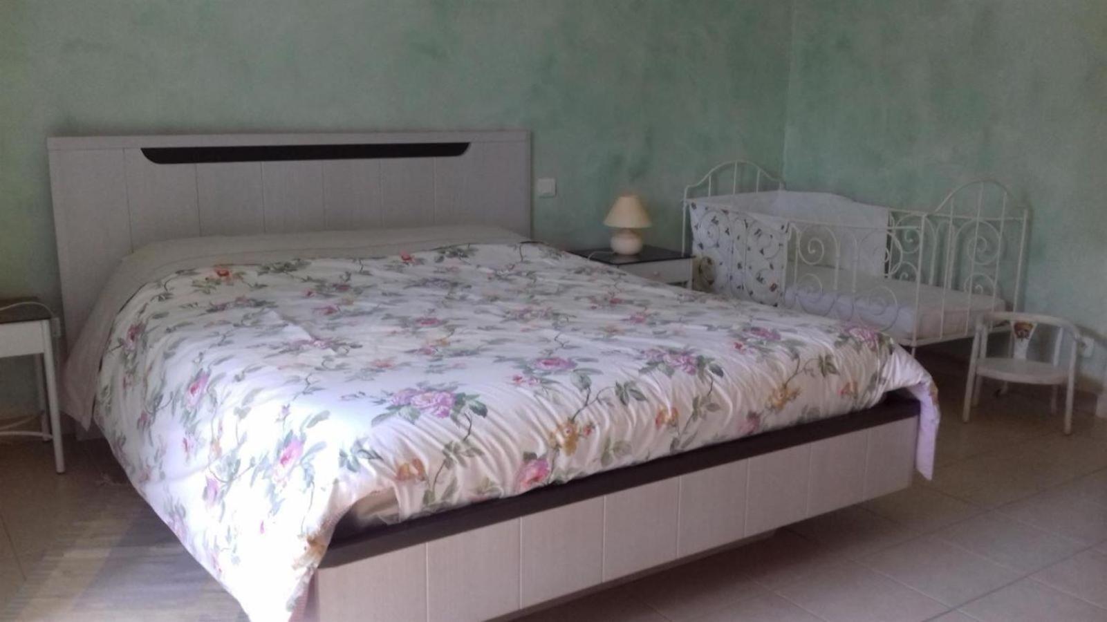 Bed and Breakfast Ferme Du Pigeonnier Montceau-et-Echarnant Zimmer foto